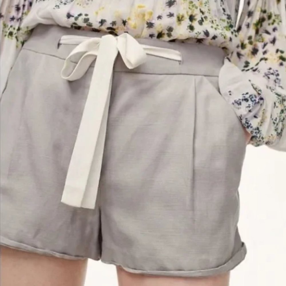 Aritzia Wilfred Allegra Shorts Light Grey Linen Shorts SIZE 2